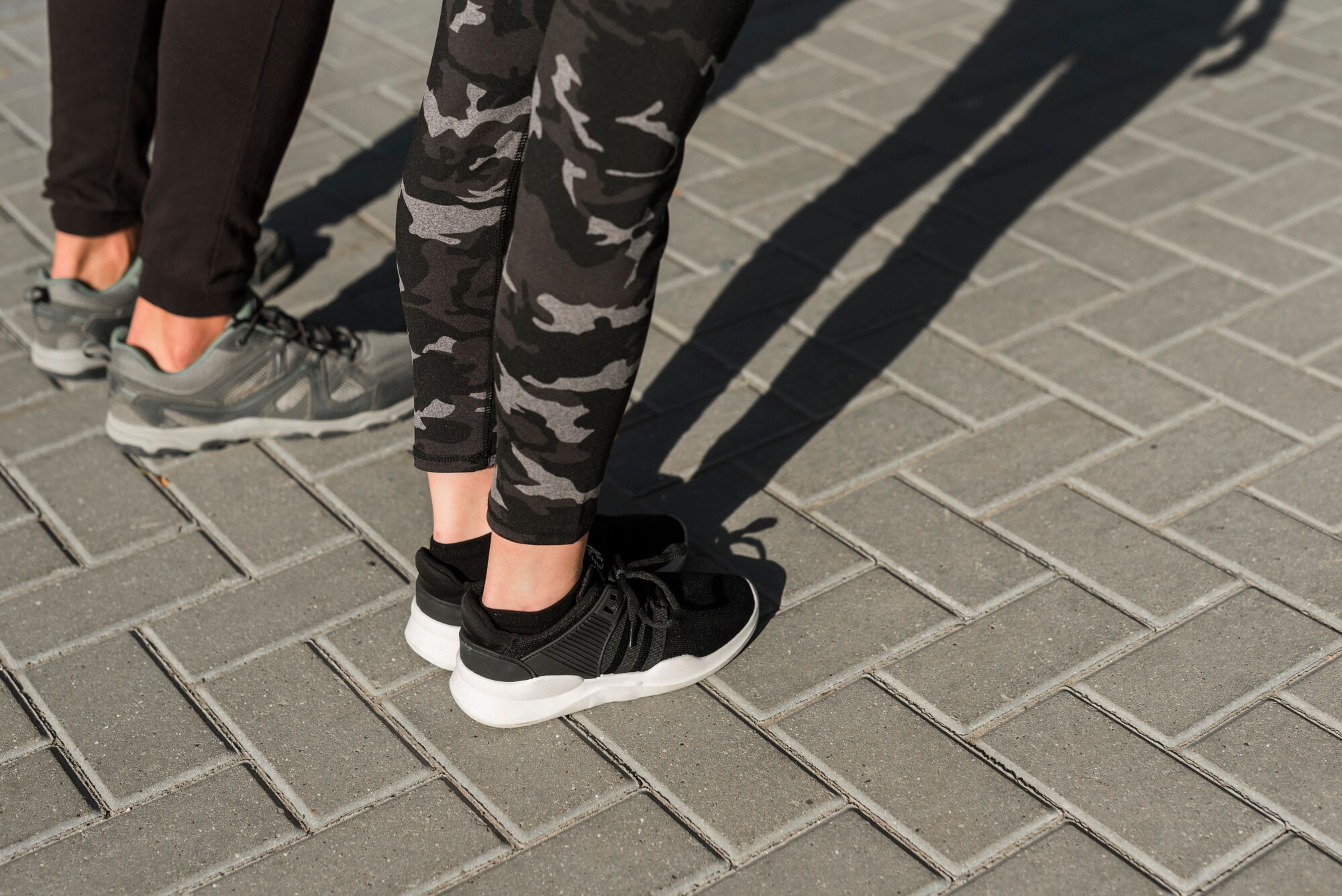 Zapatillas de caminata en la ciudad